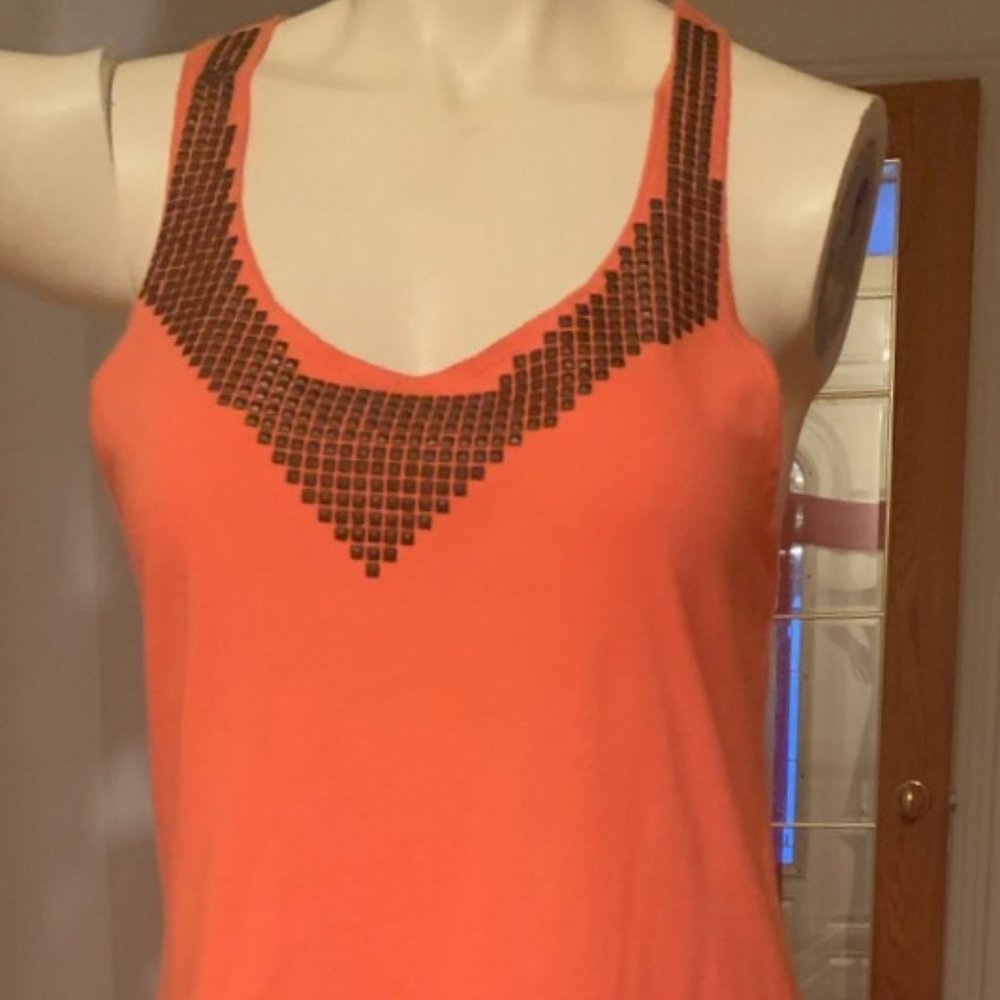 Top sans manches orange.  Neuve.